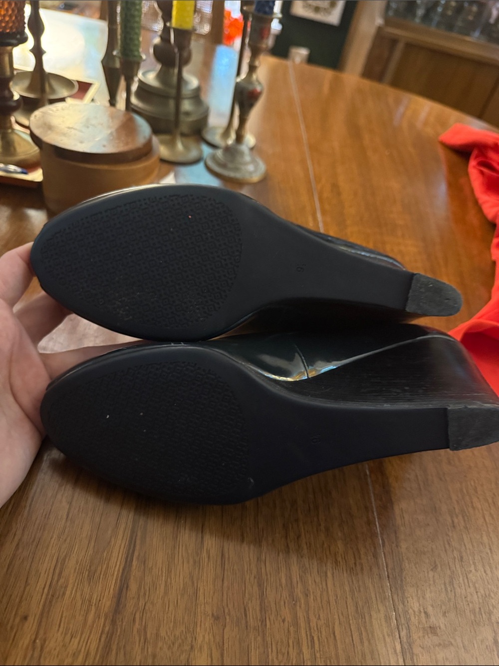 Tory Burch Navy Patent Peep-Toe Pumps with Gold Logo - Picture 4 of 4
